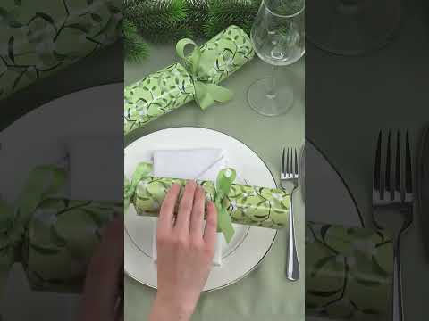 Simply Mistletoe | SNAPLESS Christmas Cracker Making Craft Kit | Makes 6